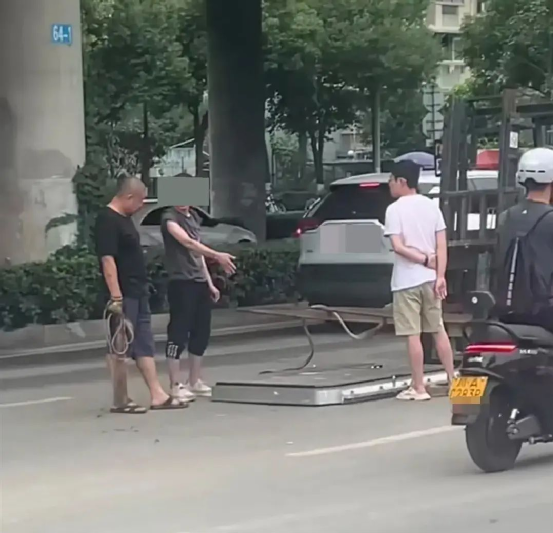 捕魚機：電動車的底，讓自己弄掉了