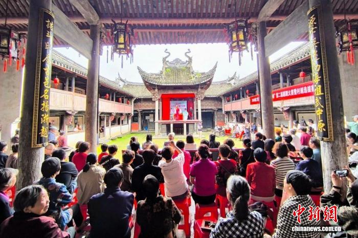 賭博：一條“代表通道”，看見浙江新貌